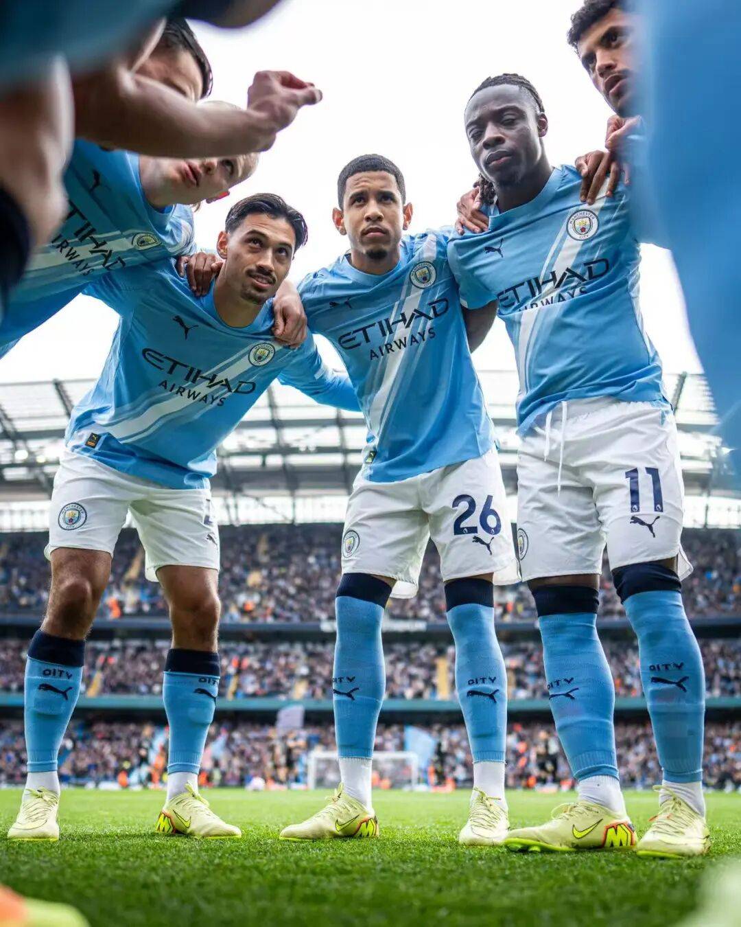 被罚下2人后输球！皇马电视台愤怒：内格雷拉制造的裁判（两人被罚下仍吞败！皇马电视台怒批：出自内格雷拉体系的裁判）