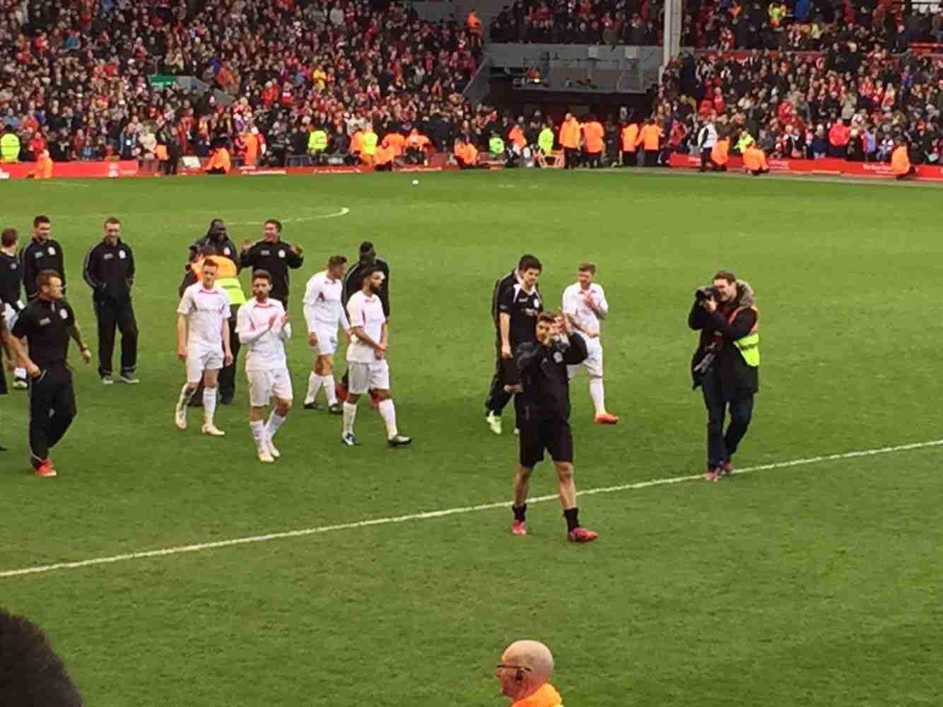 挪媒：哈兰德因曼奇尼摸屁股产生冲突，挪威队赛后庆祝至深夜（挪威媒体：哈兰德与曼奇尼因拍臀发生争执，挪威队赛后庆祝至深夜）