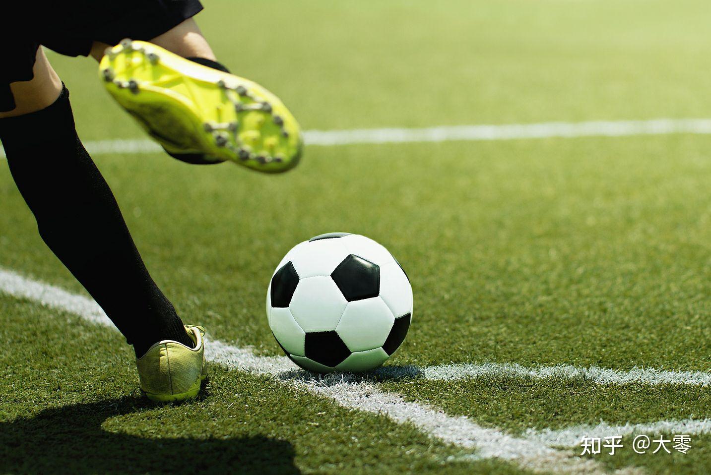 梅西一年造进球74个！三大MVP！快踢满全场还能边线一过四！（梅西年度造74球揽三项MVP，几乎每场打满还上演边线连过四人）