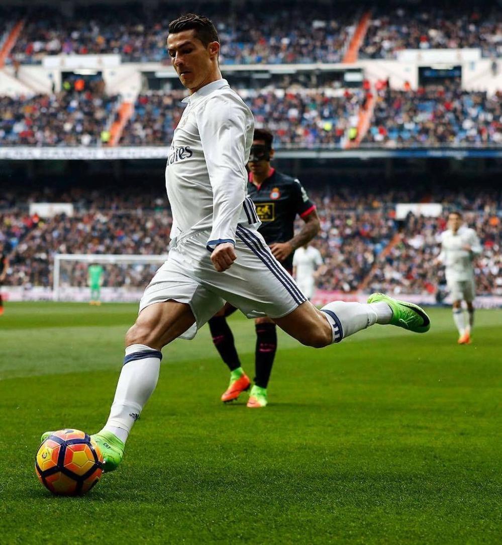 乔纳森-戴维：我可以踢任何位置；一直在训练后进行加练（乔纳森-戴维：位置不设限，训练后我总会加练）