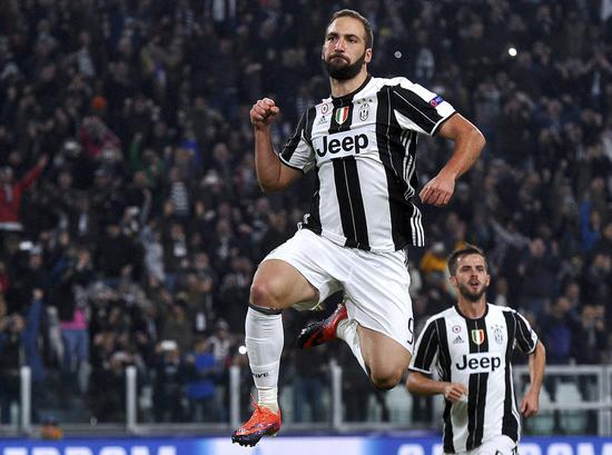 邮报：至少12家俱乐部想租梅努，但球员仍优先考虑那不勒斯（邮报：12支球队欲租借梅努，球员仍将那不勒斯作为首选）