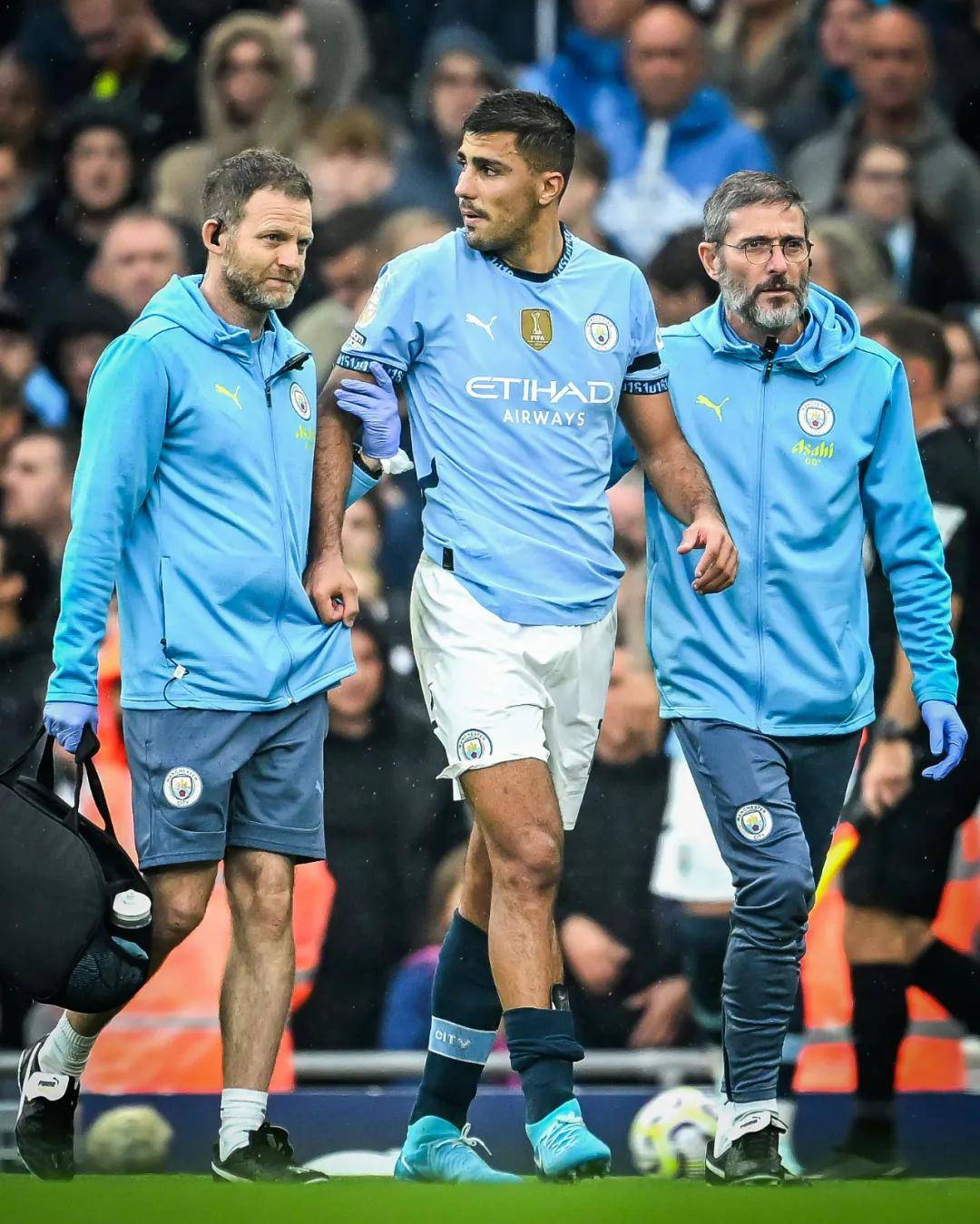 博主：英博助教贾顺浩已正式加盟重庆铜梁龙，出任技术总监（据博主消息，英博助教贾顺浩正式加盟重庆铜梁龙，担任技术总监）