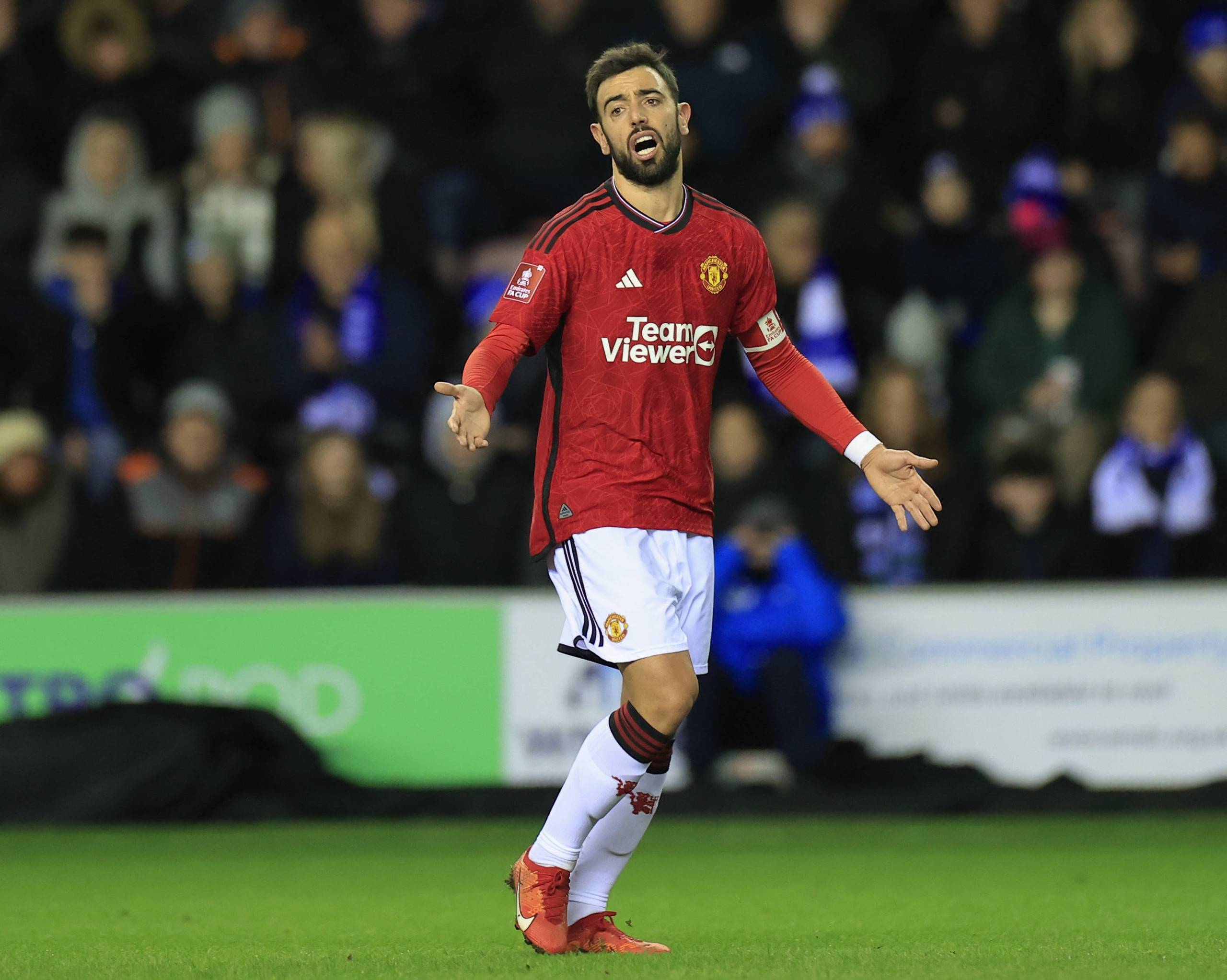 伯恩茅斯vs切尔西前瞻：凯塞多停赛缺席 樱桃军团主场无惧蓝军（伯恩茅斯vs切尔西前瞻：凯塞多停赛缺阵，樱桃军团主场不怵蓝军）