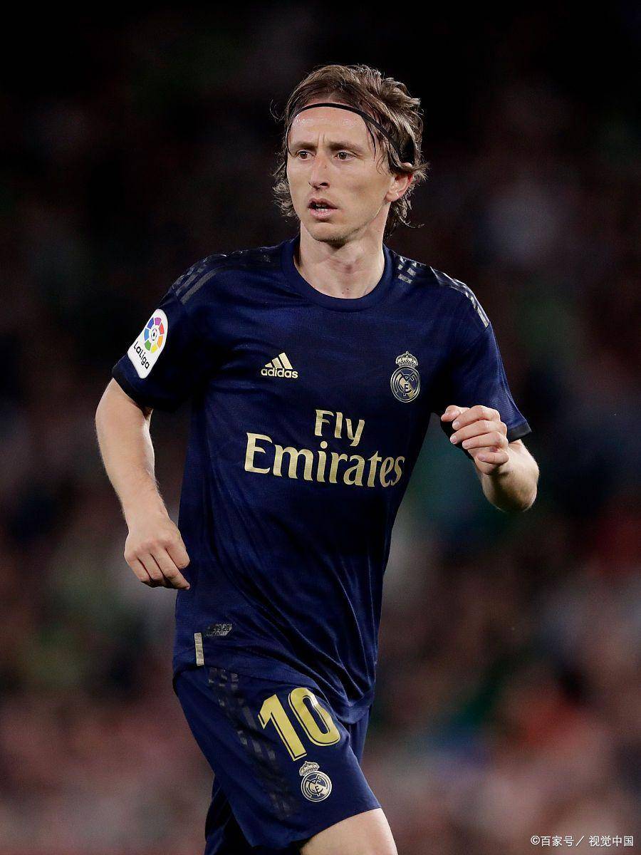 稳定表现！米切尔17中9轰28分8助攻（发挥稳健！米切尔17投9中砍下28分8助攻）