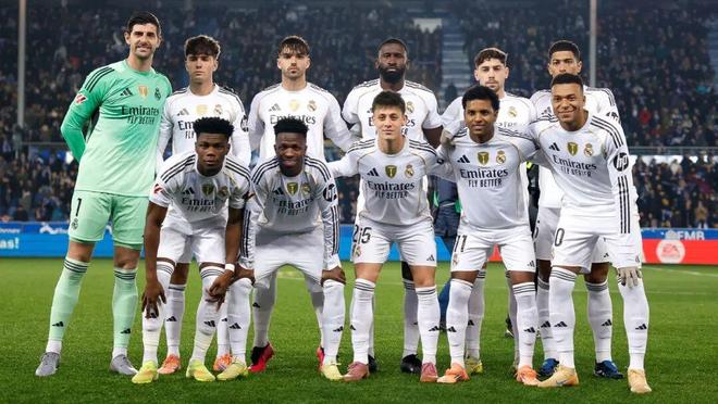 湖人詹姆斯关键封盖锁定胜局（詹姆斯致命封盖助湖人锁定胜利）