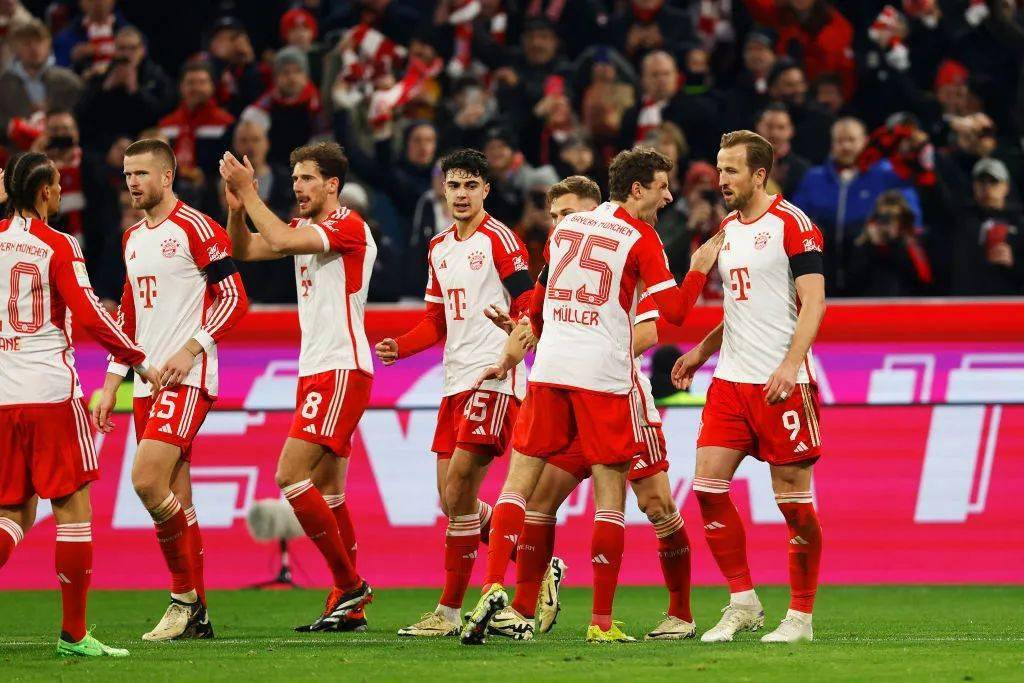 中超联赛总结：积分榜前三分析,（中超赛季回顾：积分榜前三队深度解读）