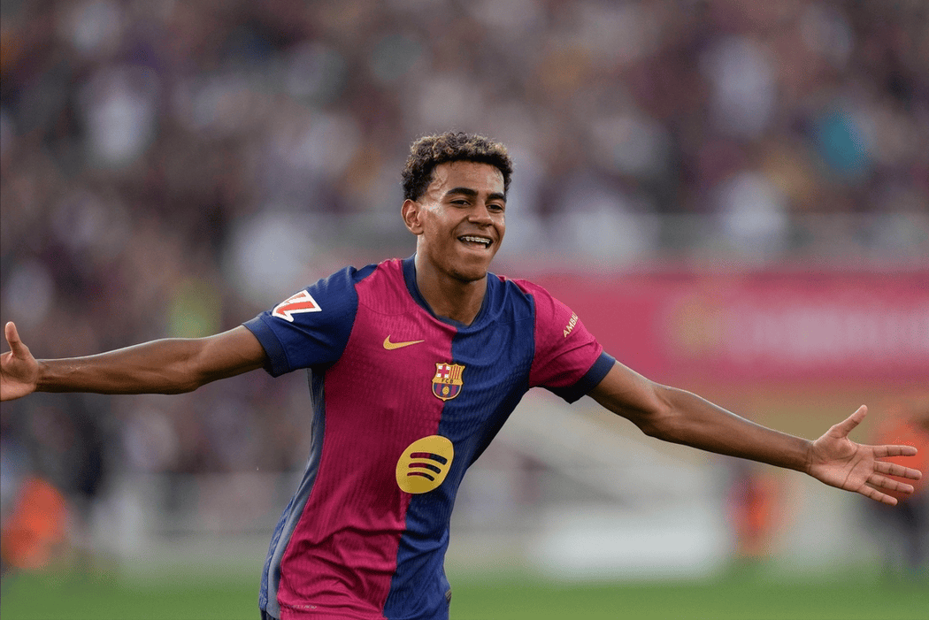 两人传接球，第三人要动 国际米兰这场比赛中有大量的“第三人动” 战术视角（战术视角：国际米兰此役大量运用两人传递引出的第三人跑动）