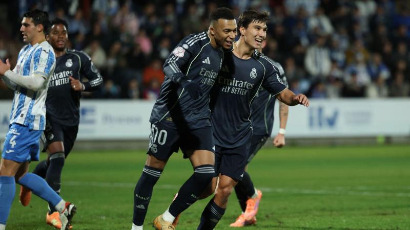 德天空：阿德耶米将参加足球社区活动，作为武器事件的处罚（德天空：阿德耶米因武器事件被罚参与足球公益活动）